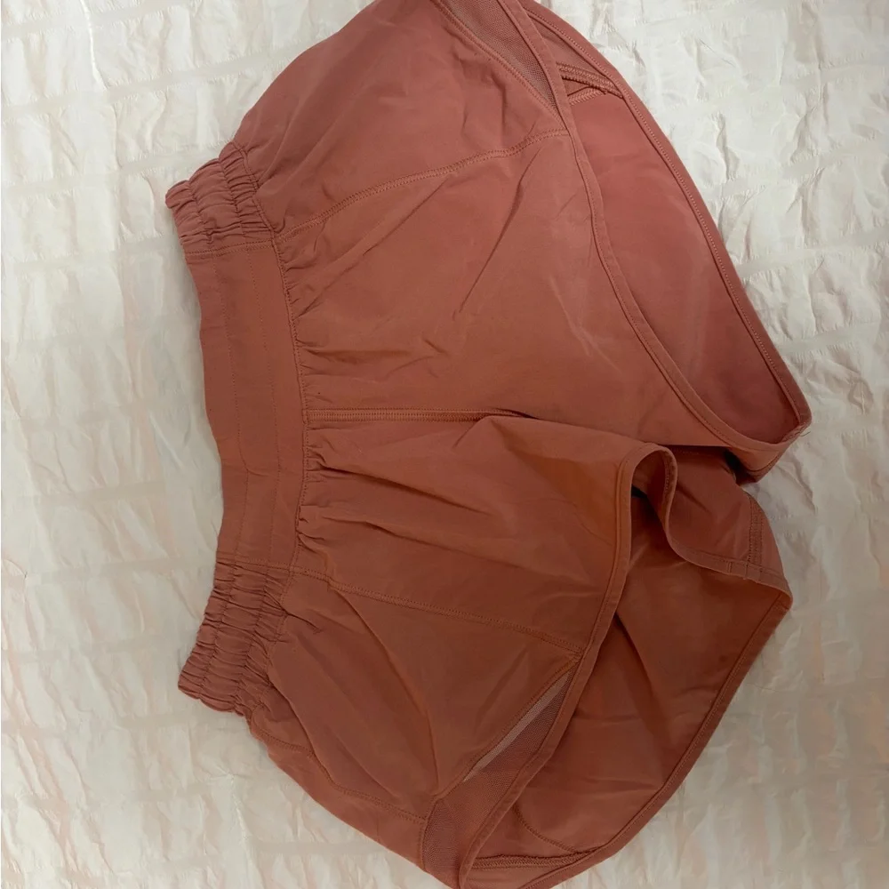 Lululemon 2.5 inch hotty hot shorts size 4